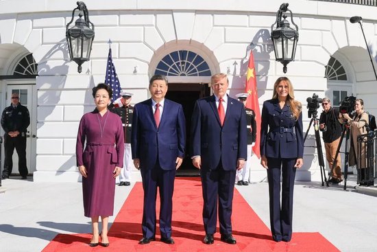 习近平和彭丽媛同特朗普夫妇茶叙	，高清大图来了！